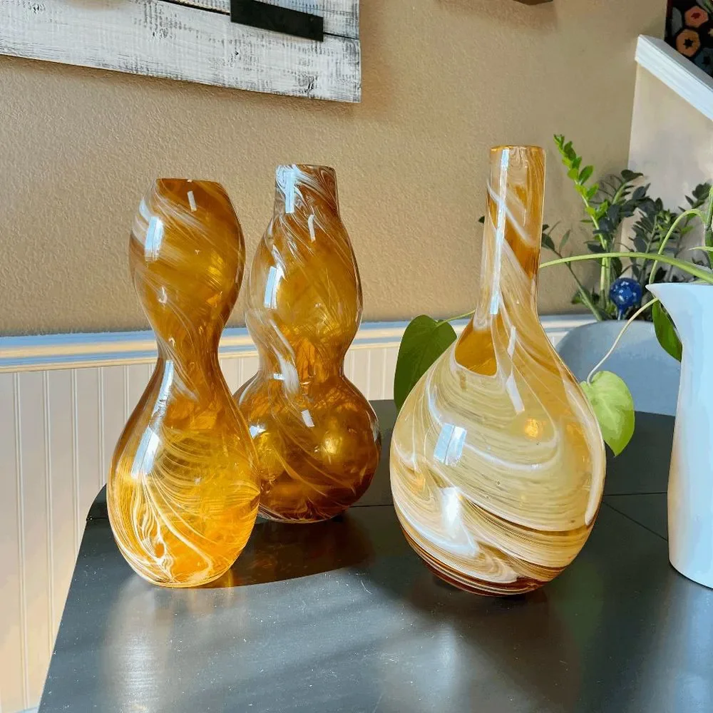 Vintage Huluping Hand Blown Brown and White Swirl Art Glass Hourglass Vase